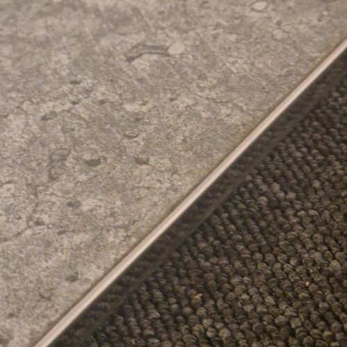 Lige afslutningsprofil – 10 mm – 2,44 m – flere farver