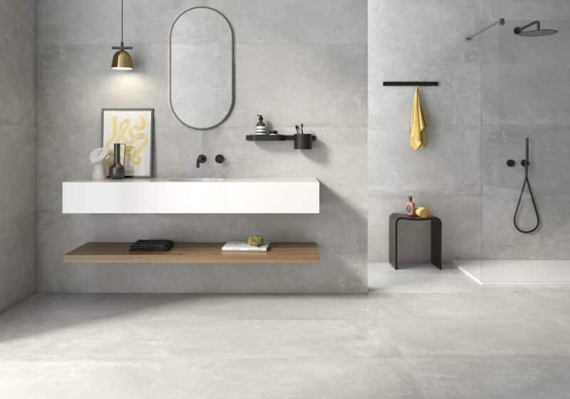 Mellemgrå porcelænsfliser i betonlook fra Geotiles Ground-serien.
